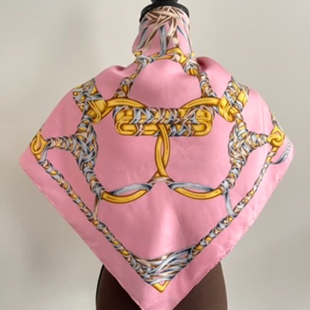 New Gucci Scarf Iconic Logo Gold Chain Barbie Pink Silk Wrap - Picture 7 of 15